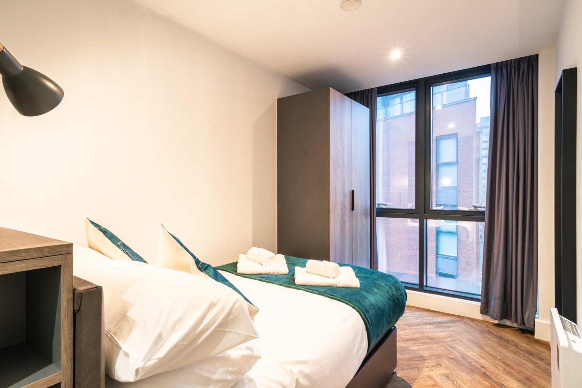 Smart 2 Bedroom Apartment *